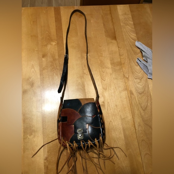 Cute handmade leather fringed purse - Picture 2 of 5